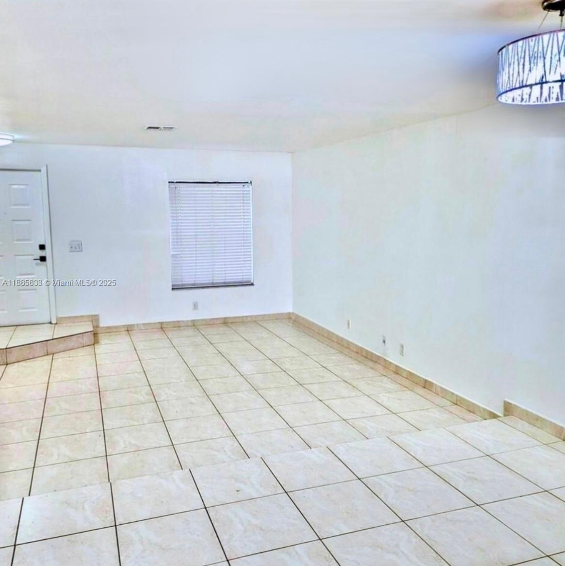 5164 S University Dr — Photo 2