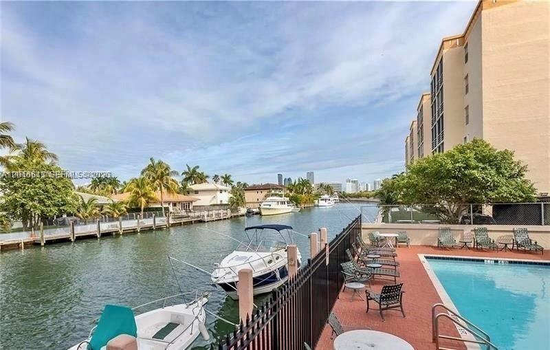 2903 N Miami Beach Blvd # 906 — Photo 2
