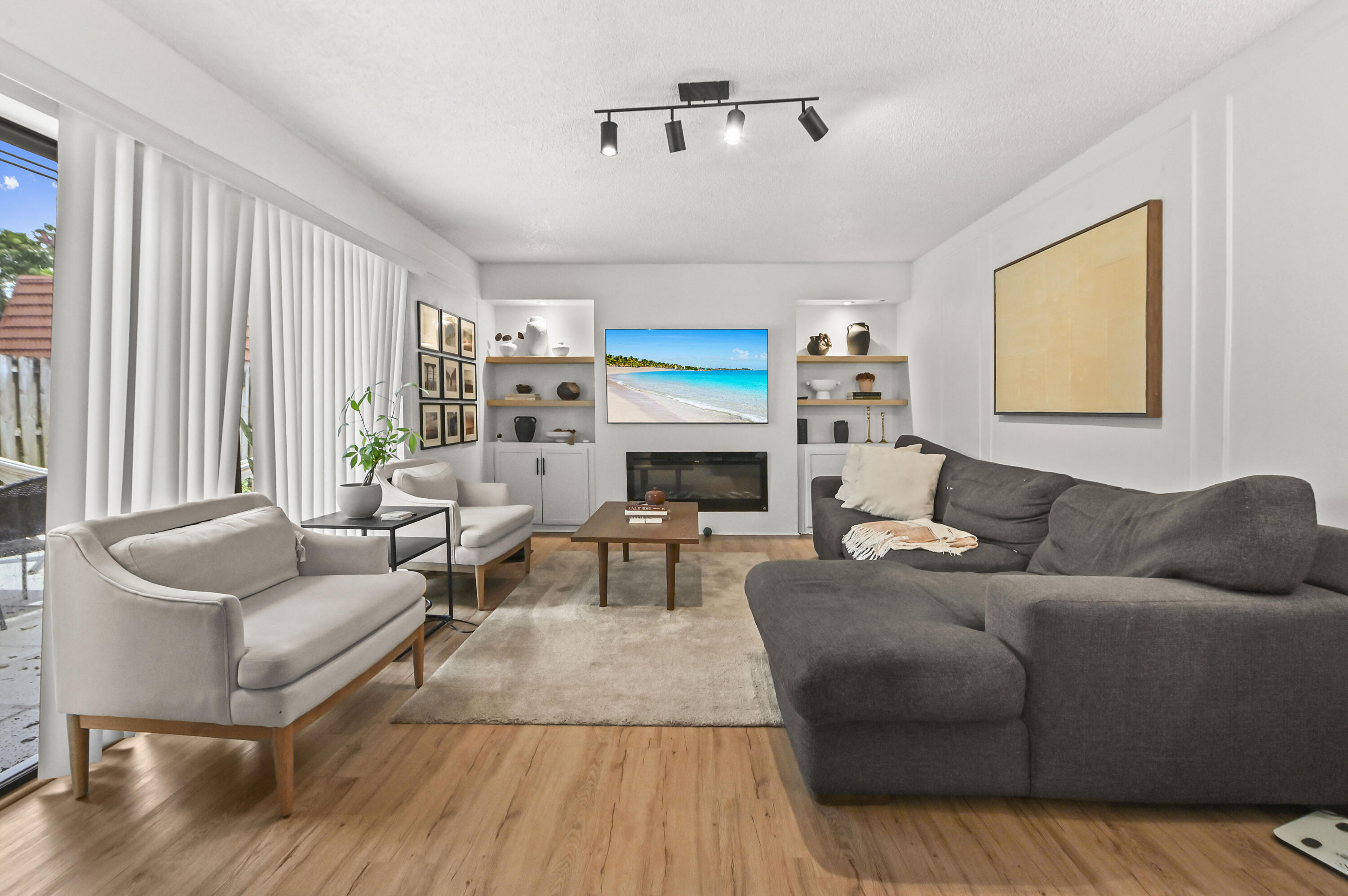 746 NW 98th Way — Photo 4