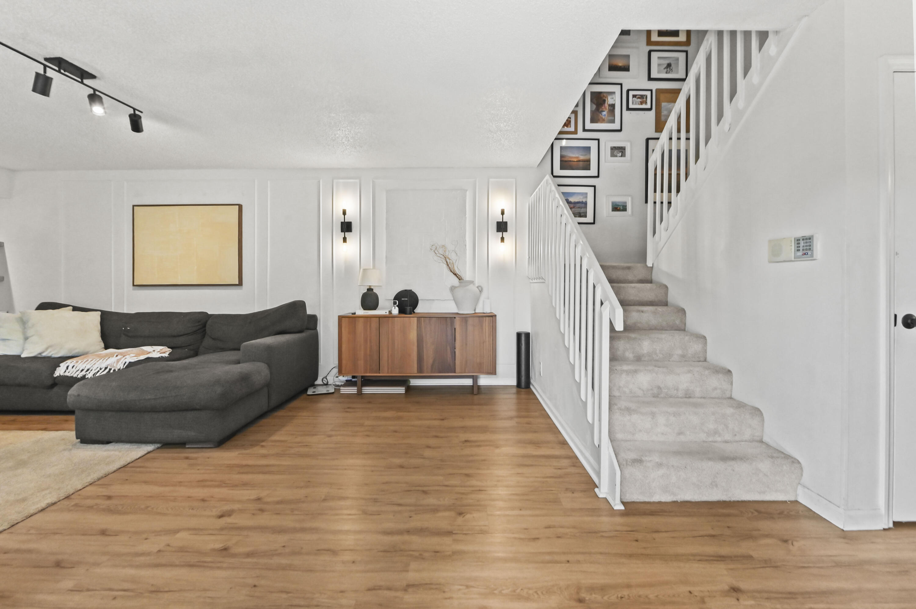 746 NW 98th Way — Photo 3