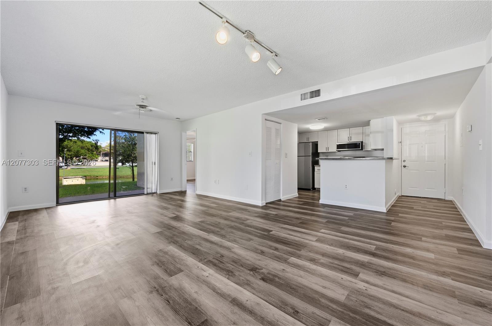 9877 Nob Hill Ct # 9877 — Photo 2