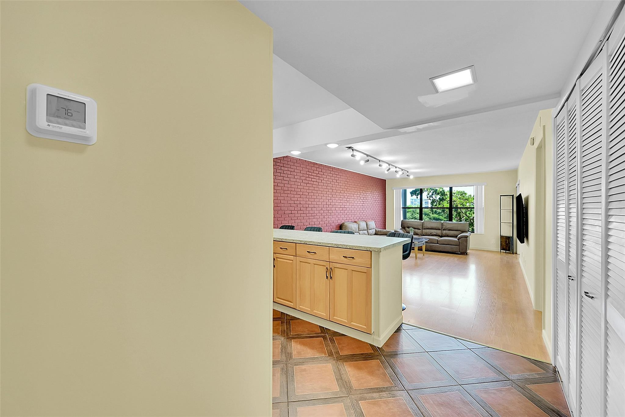 2304 S CYPRESS BEND Drive # 512 — Photo 4