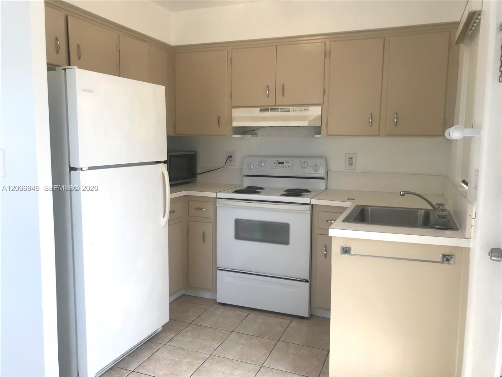 2724 NE 32nd St # 1 — Photo 5
