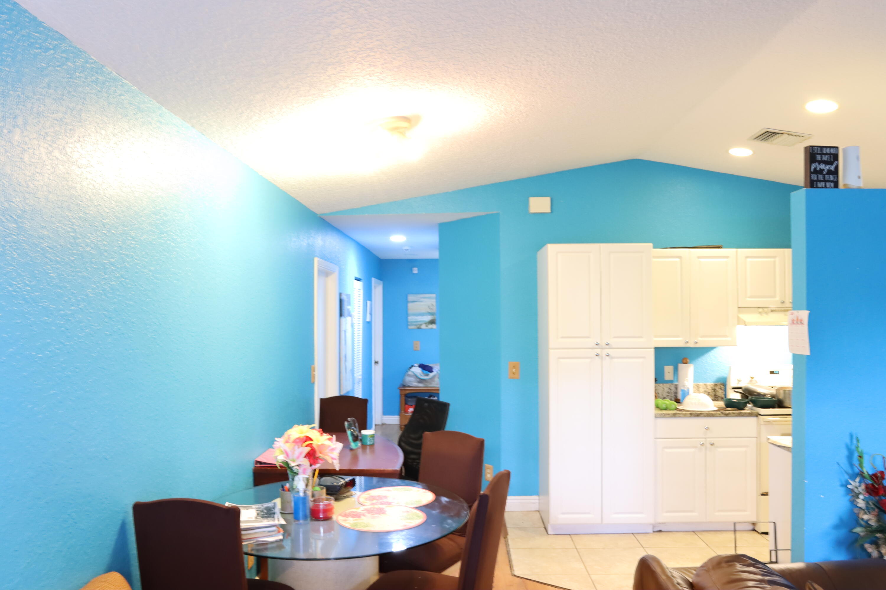 2122 E RIDGE Circle E — Photo 3
