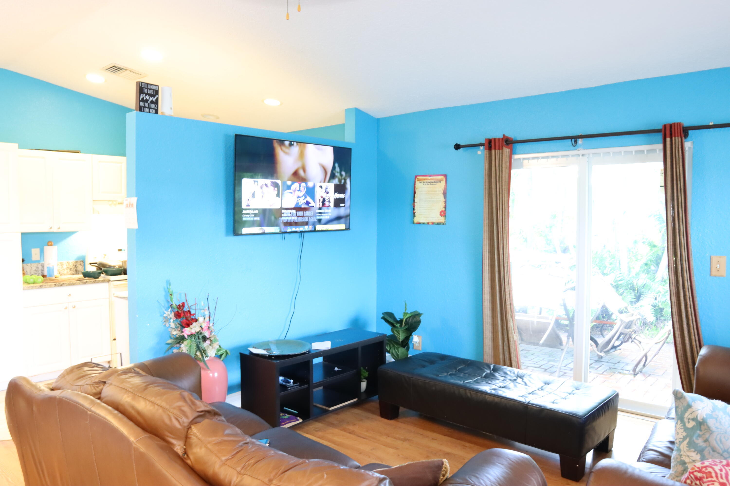 2122 E RIDGE Circle E — Photo 2
