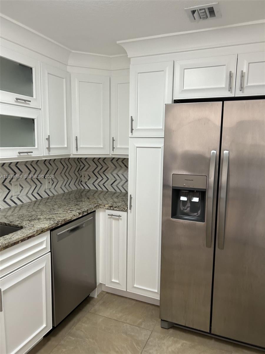 5271 SW 8th St # 313 — Photo 4
