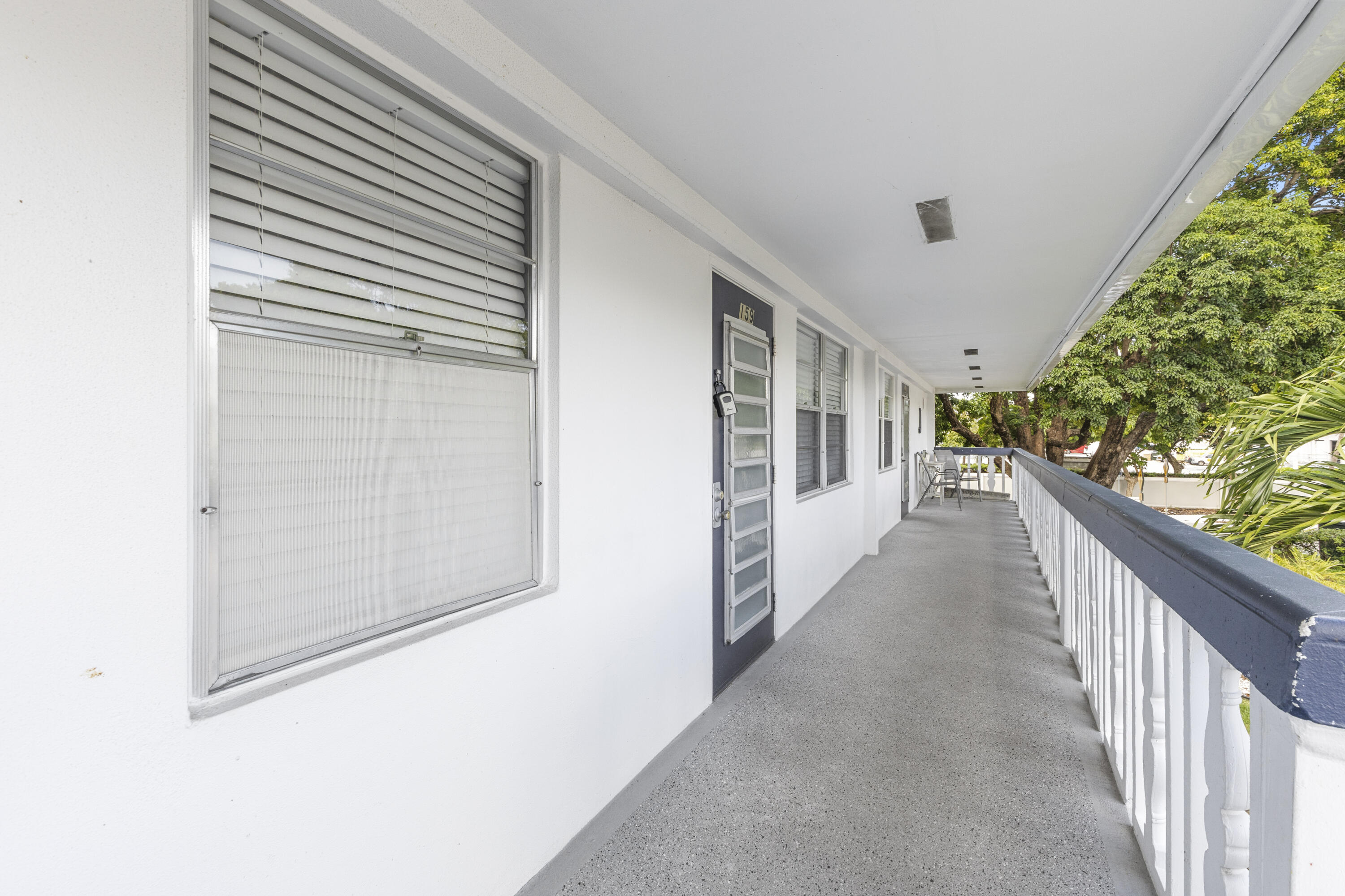 159 Newport J — Photo 3