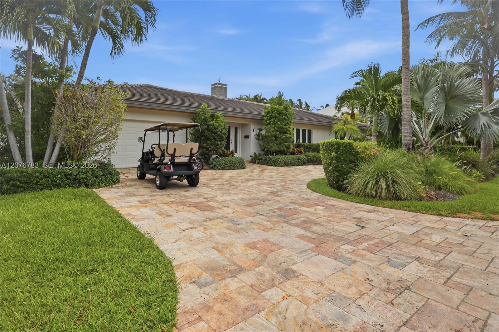 571 S Mashta Dr — Photo 3