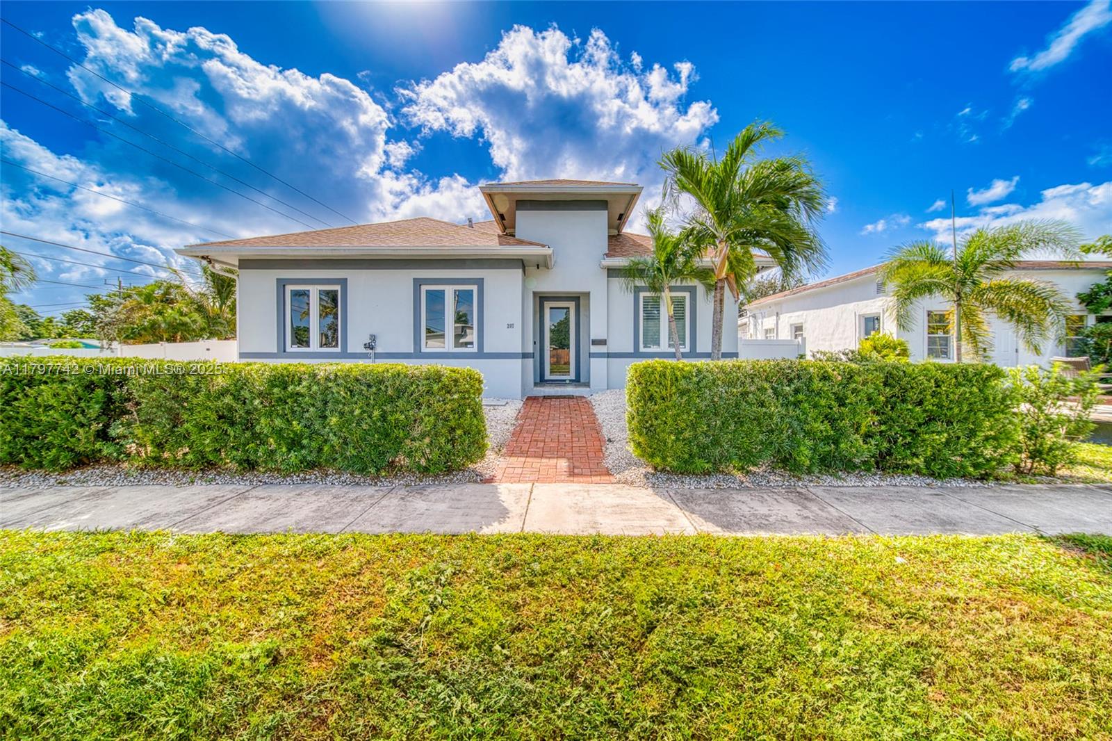 207 SW 11th St, Dania Beach FL 33004