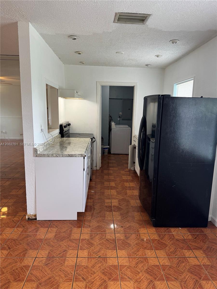 717 SW 79th Ave — Photo 5