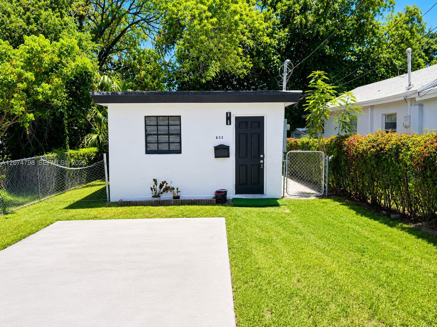 803 NW 3rd Ter, Hallandale Beach FL 33009