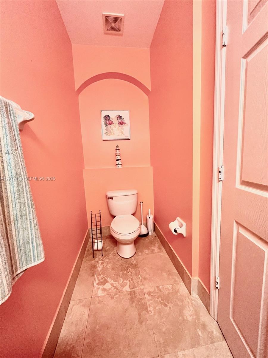912 NE 35th Ave — Photo 5
