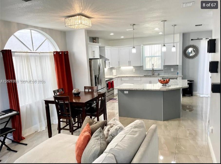 409 NW 87th Ln — Photo 3