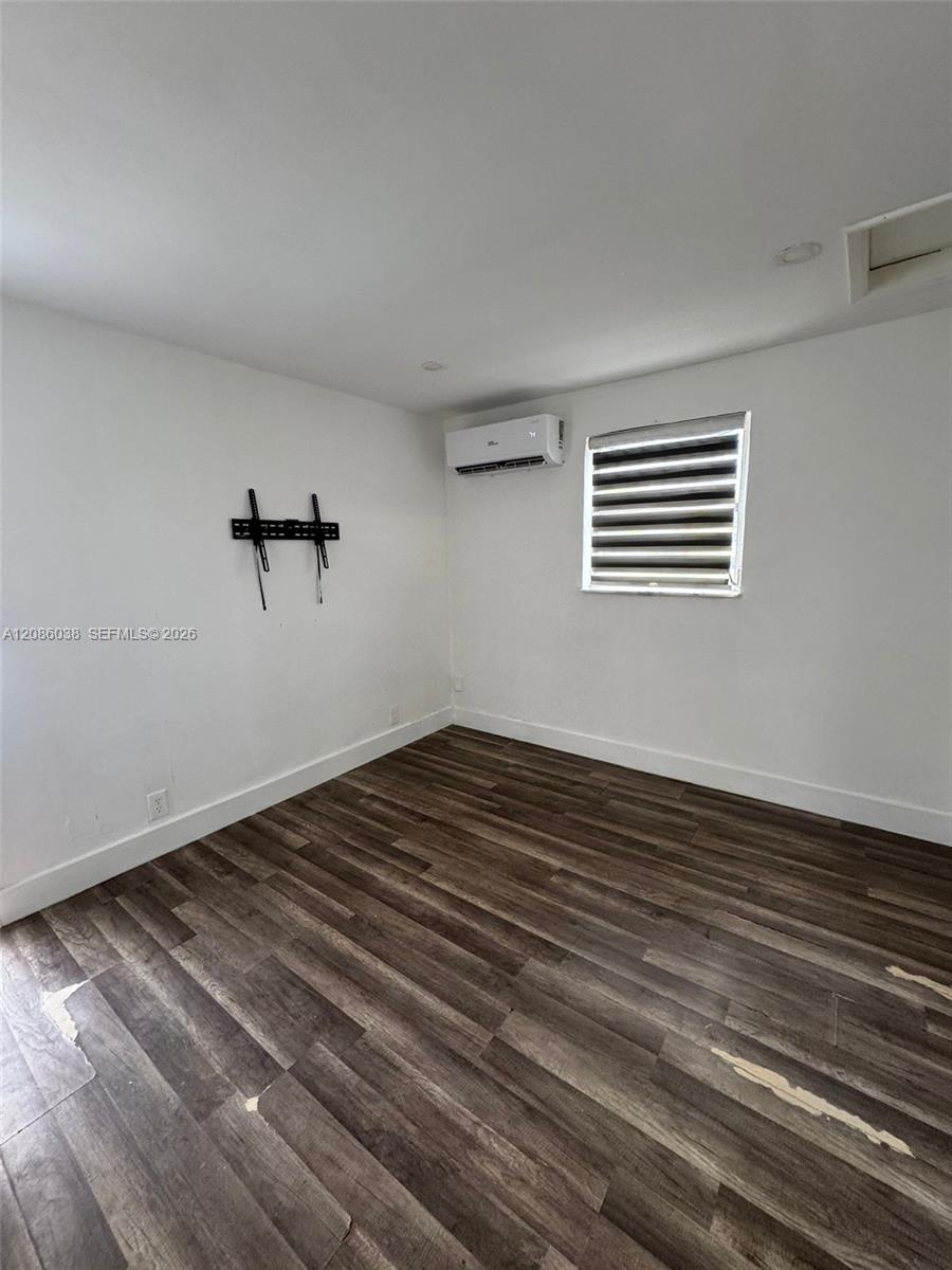 685 SW 7th Ter # 2 — Photo 3