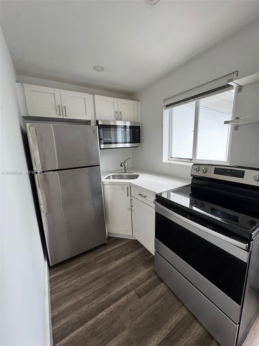 685 SW 7th Ter # 2 — Photo 4