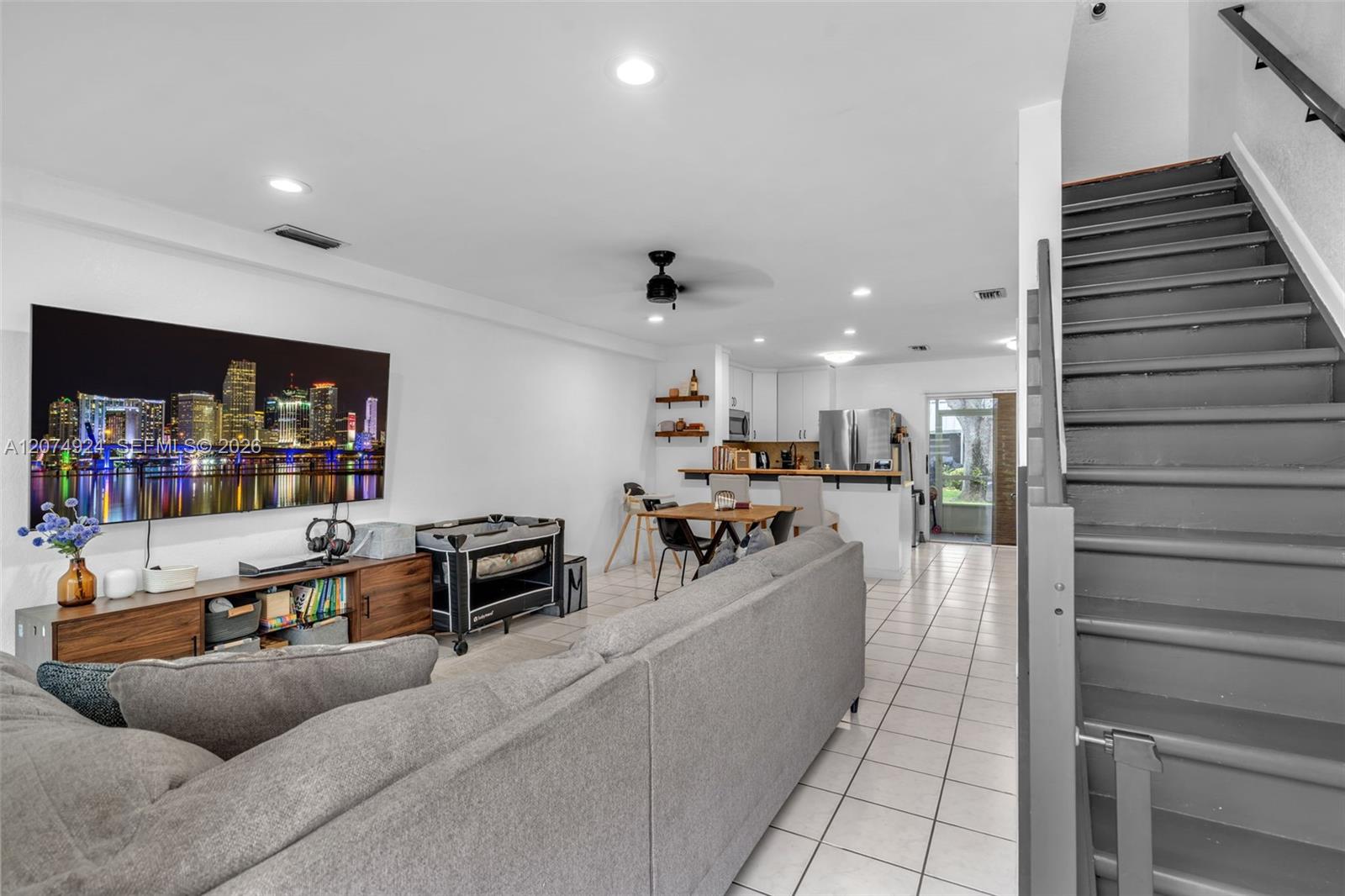 2916 Dorchester Ln — Photo 4