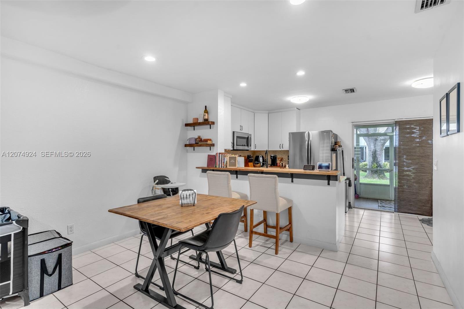 2916 Dorchester Ln — Photo 5