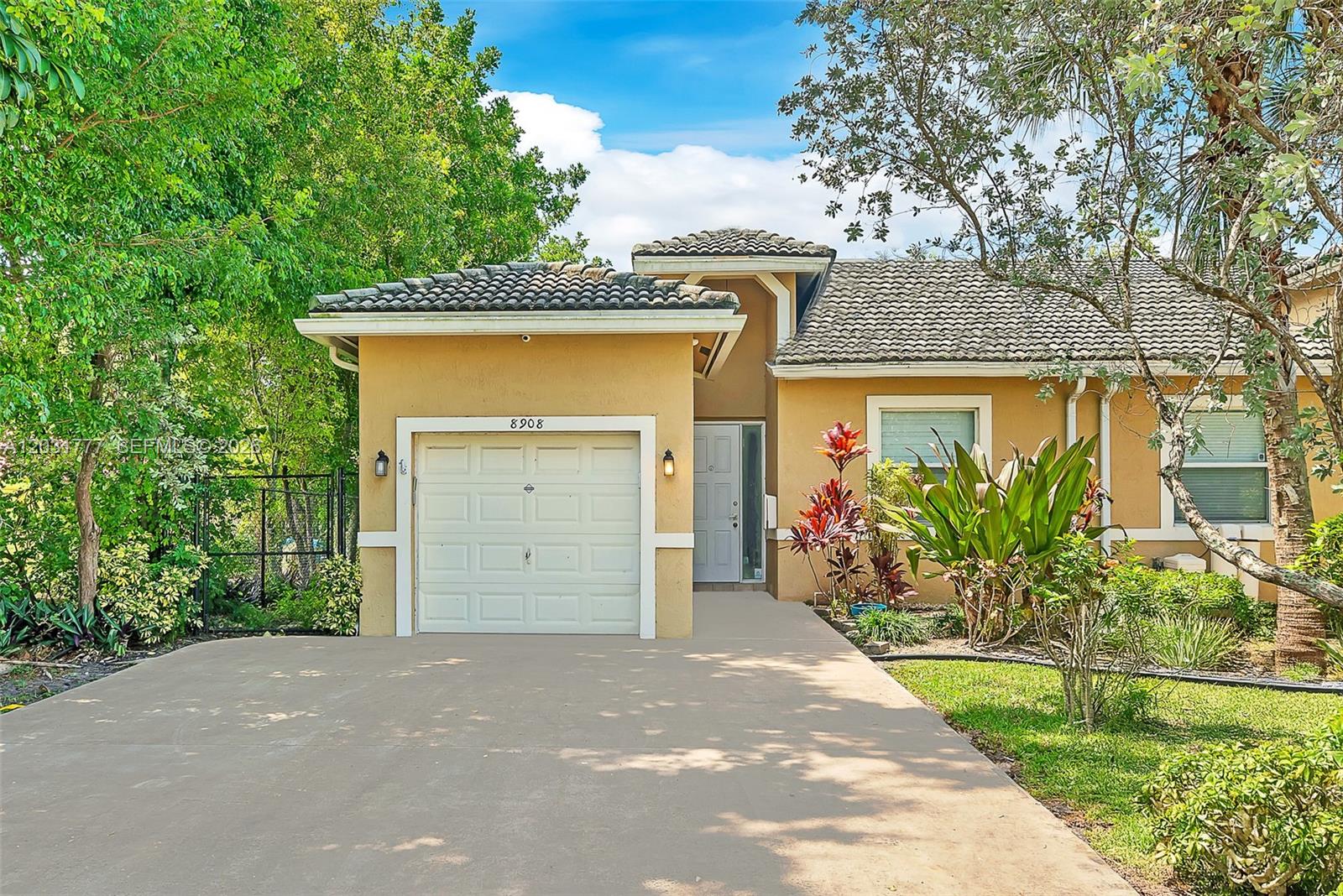 8908 NW 40th St, Coral Springs FL 33065