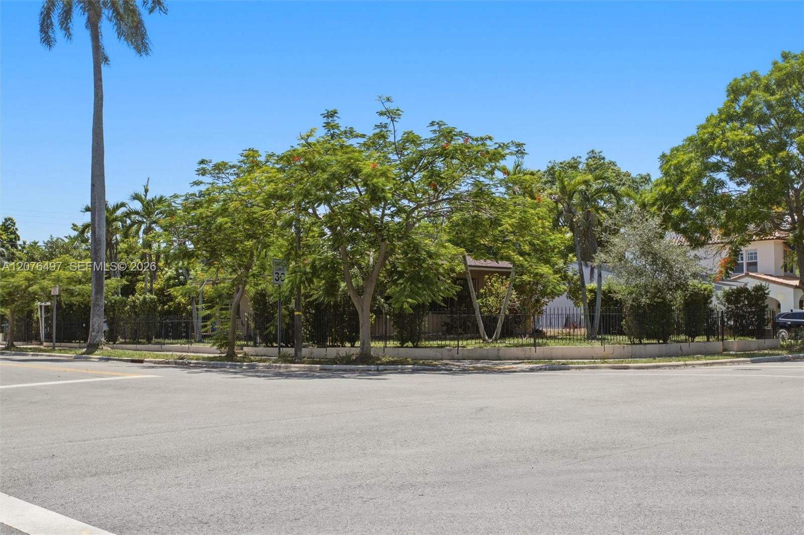 1200 SW 18th Ave — Photo 2