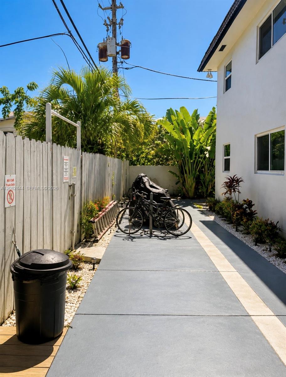 1000 SE 15th St # 205 — Photo 2