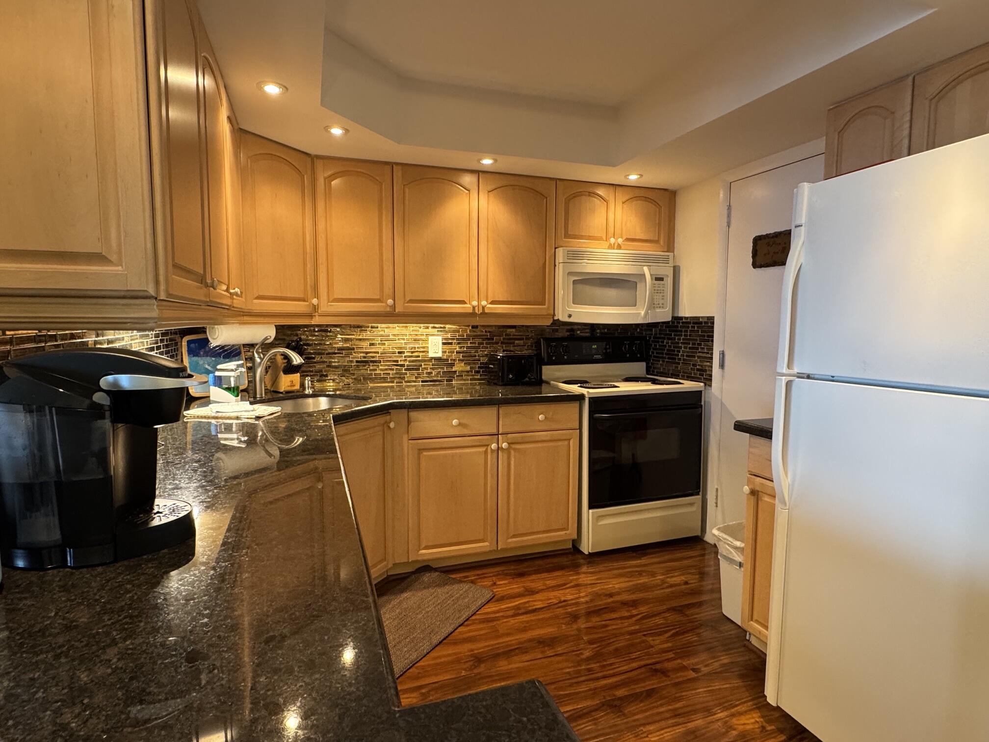 305 N POMPANO BEACH Boulevard # PH05 — Photo 2