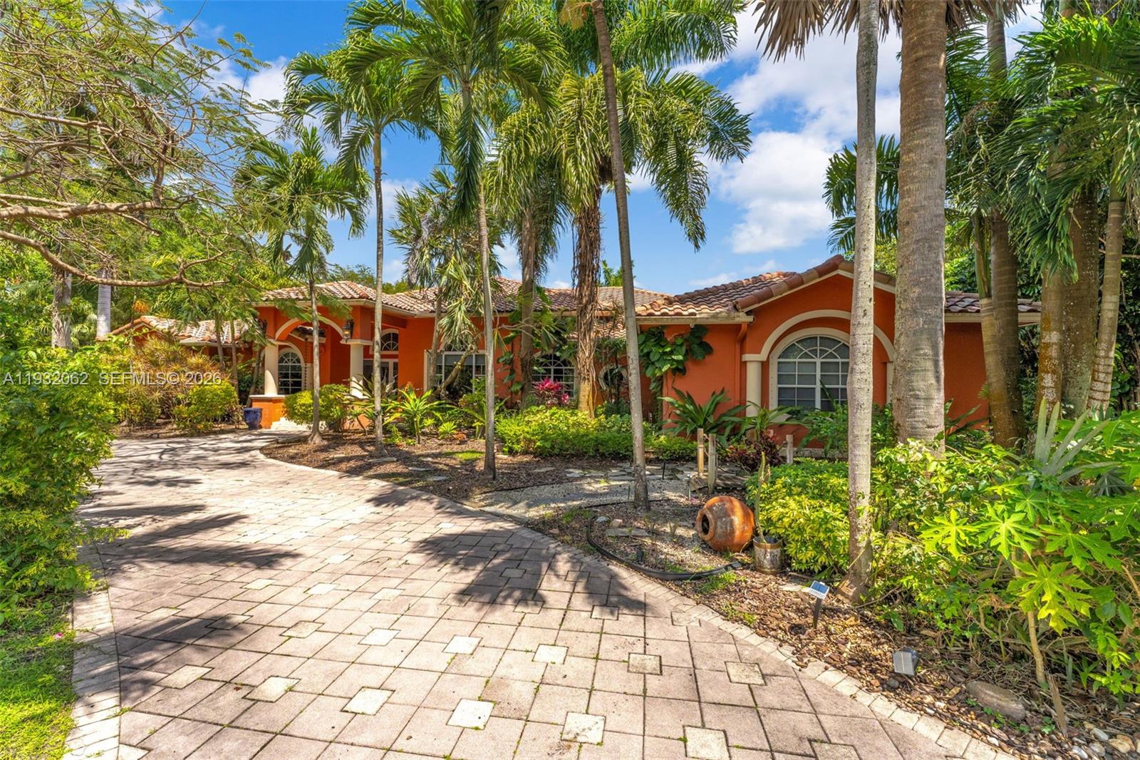 11825 S Mitchell Manor Cir — Photo 3