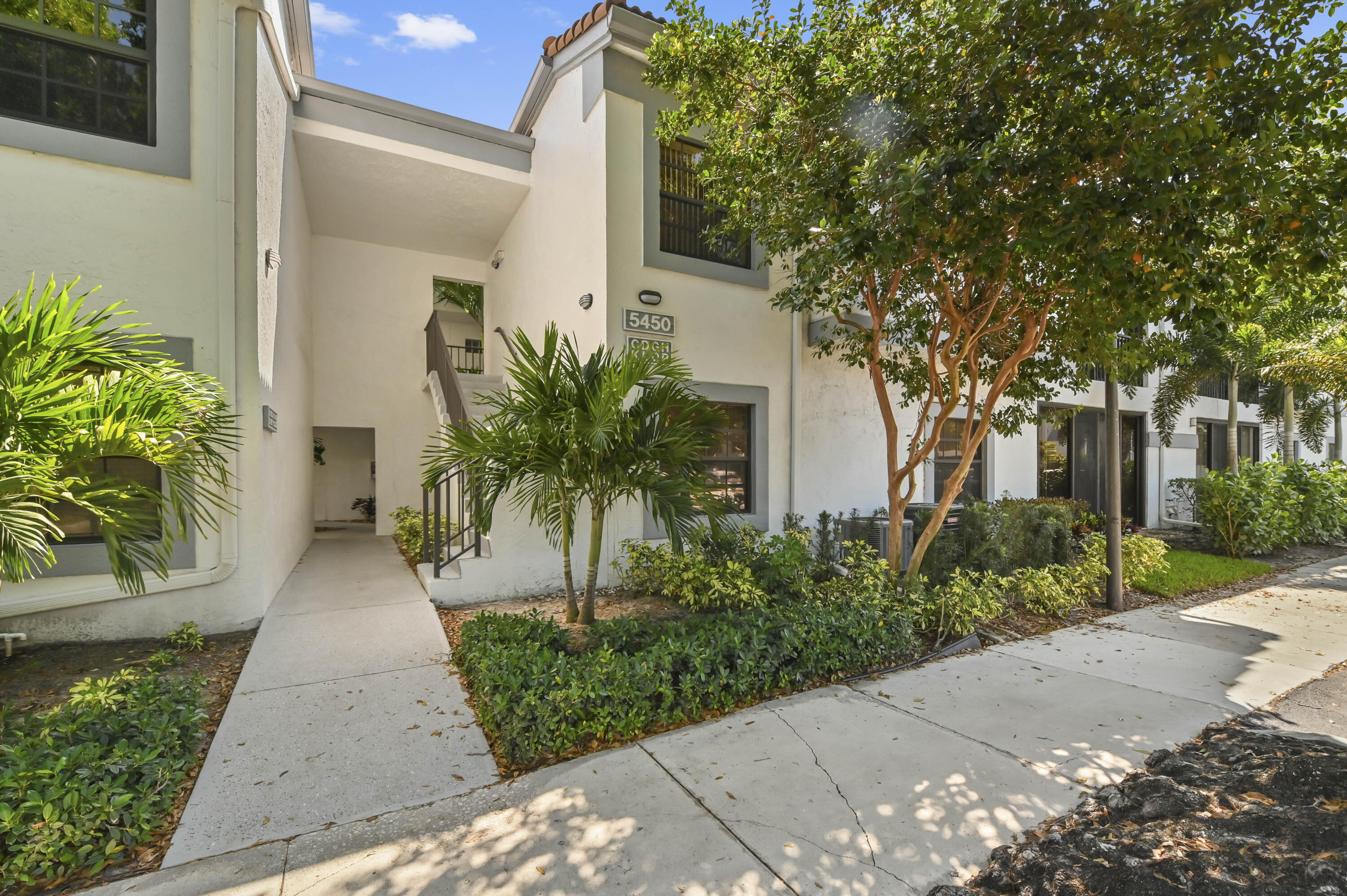 5450 Verona Drive # O — Photo 2