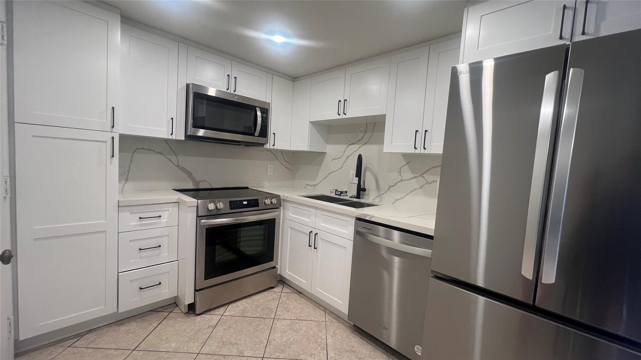 4000 N Hills Drive # 28, Hollywood FL 33021