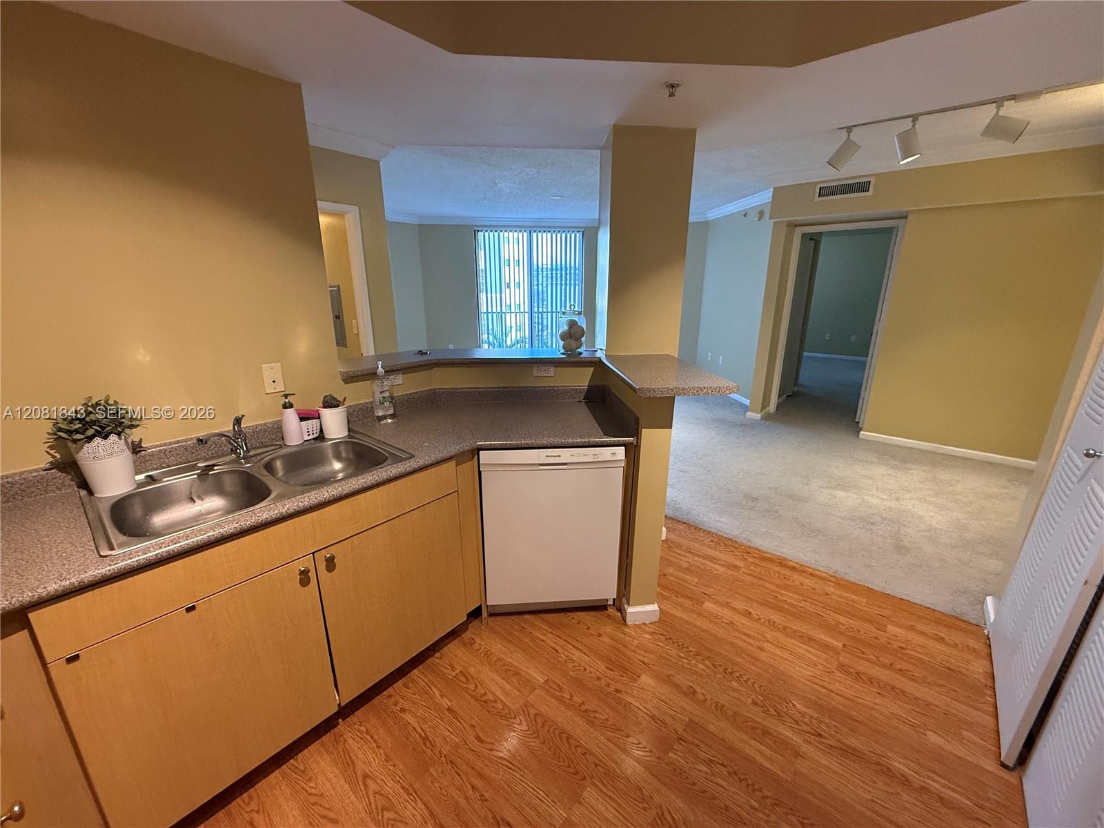 1919 Van Buren St # 608A — Photo 5