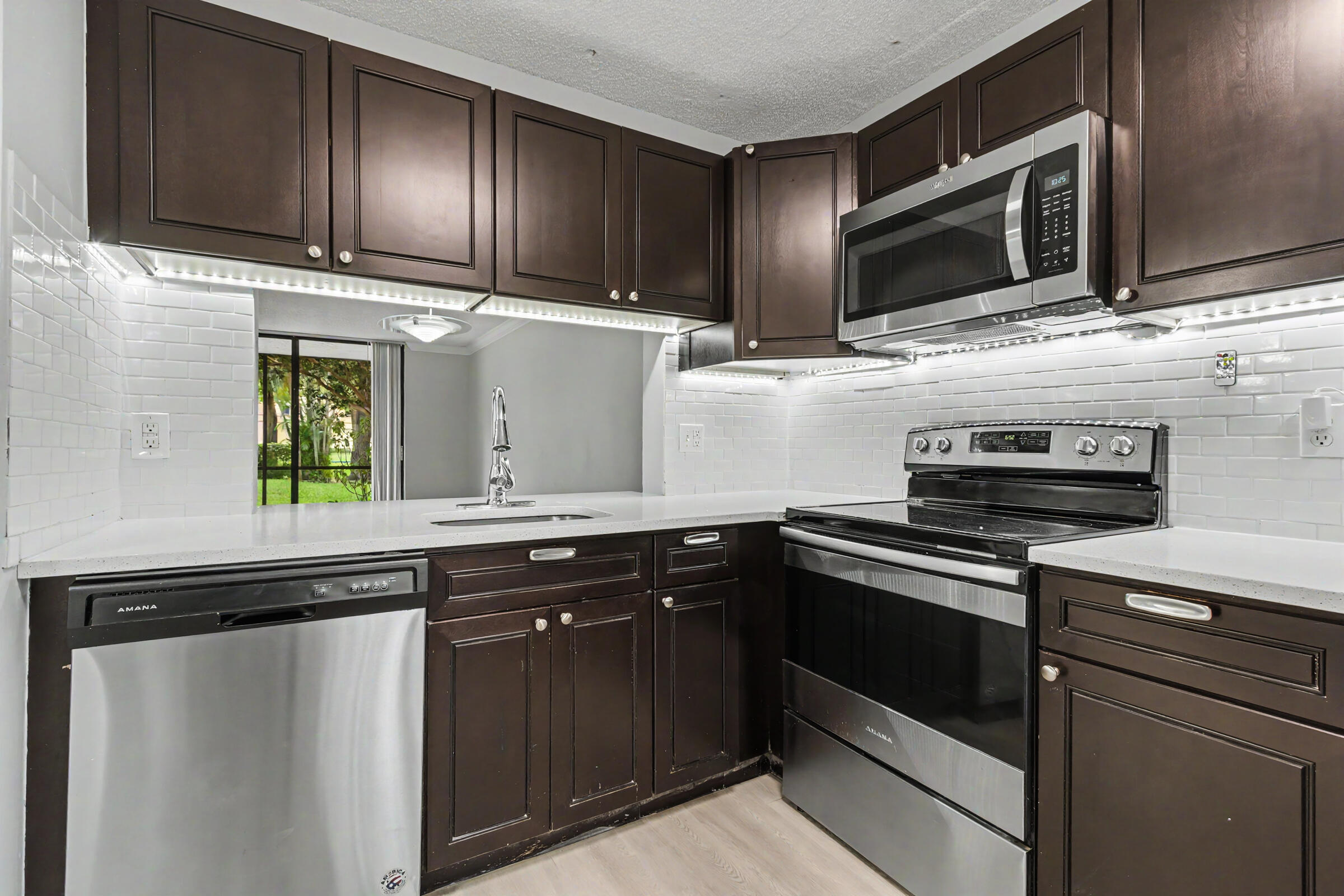 1230 S MILITARY Trail # 2014 — Photo 2