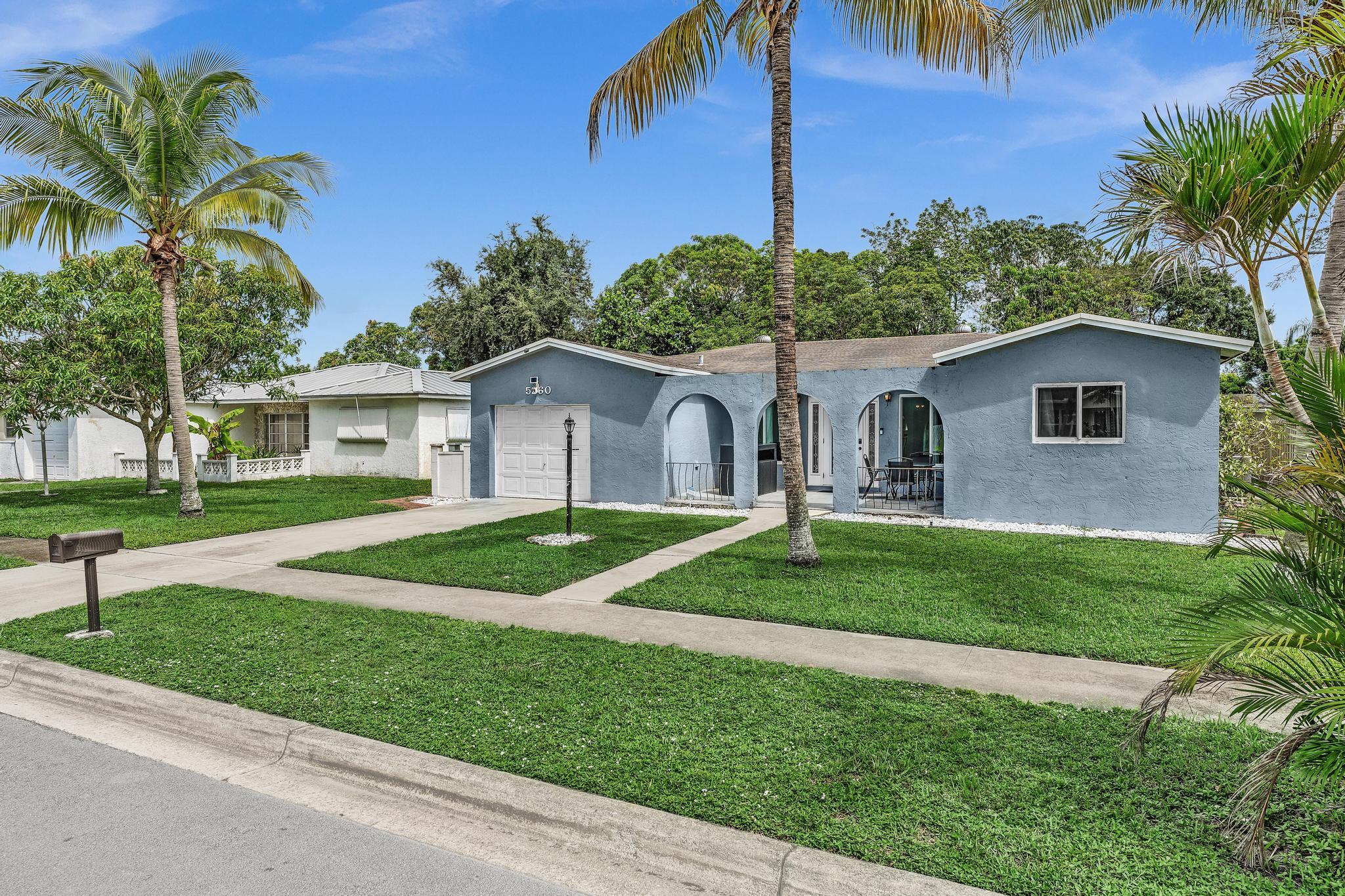 5260 SW 6TH Place — Photo 3
