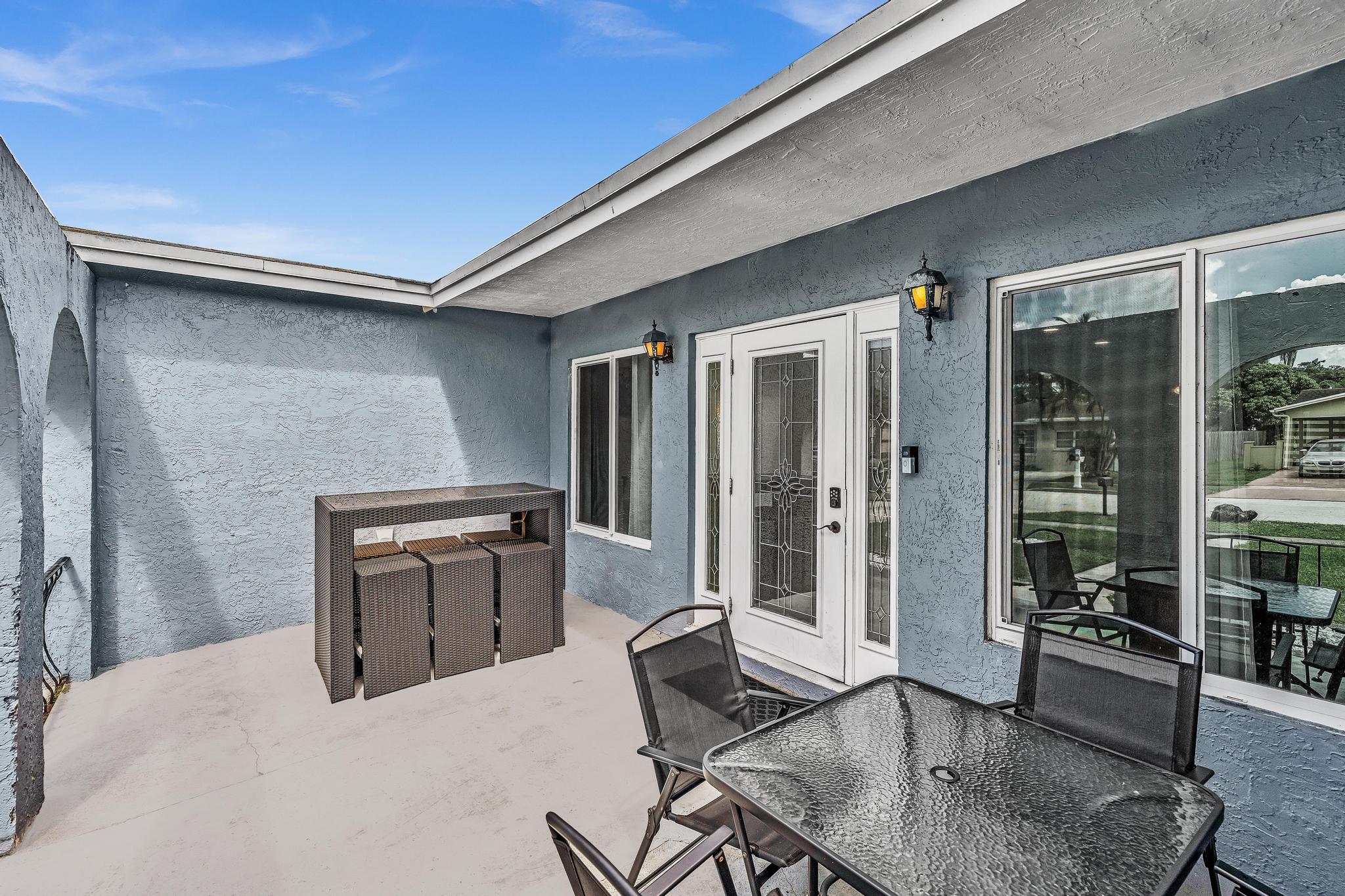 5260 SW 6TH Place — Photo 4
