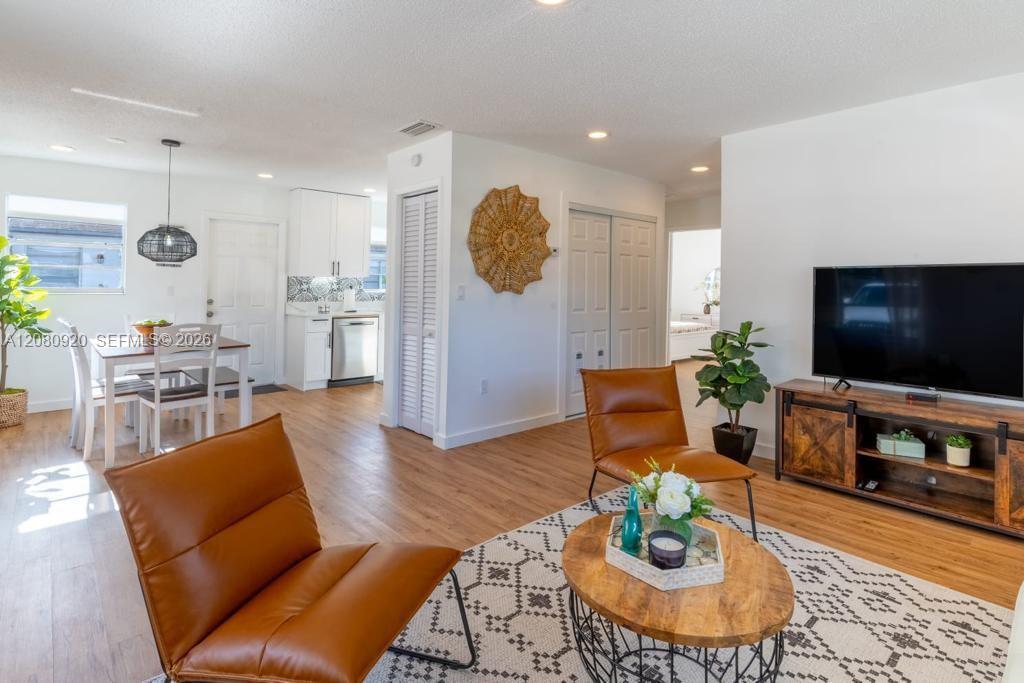 329 SE 2nd St # 2, Hallandale Beach FL 33009