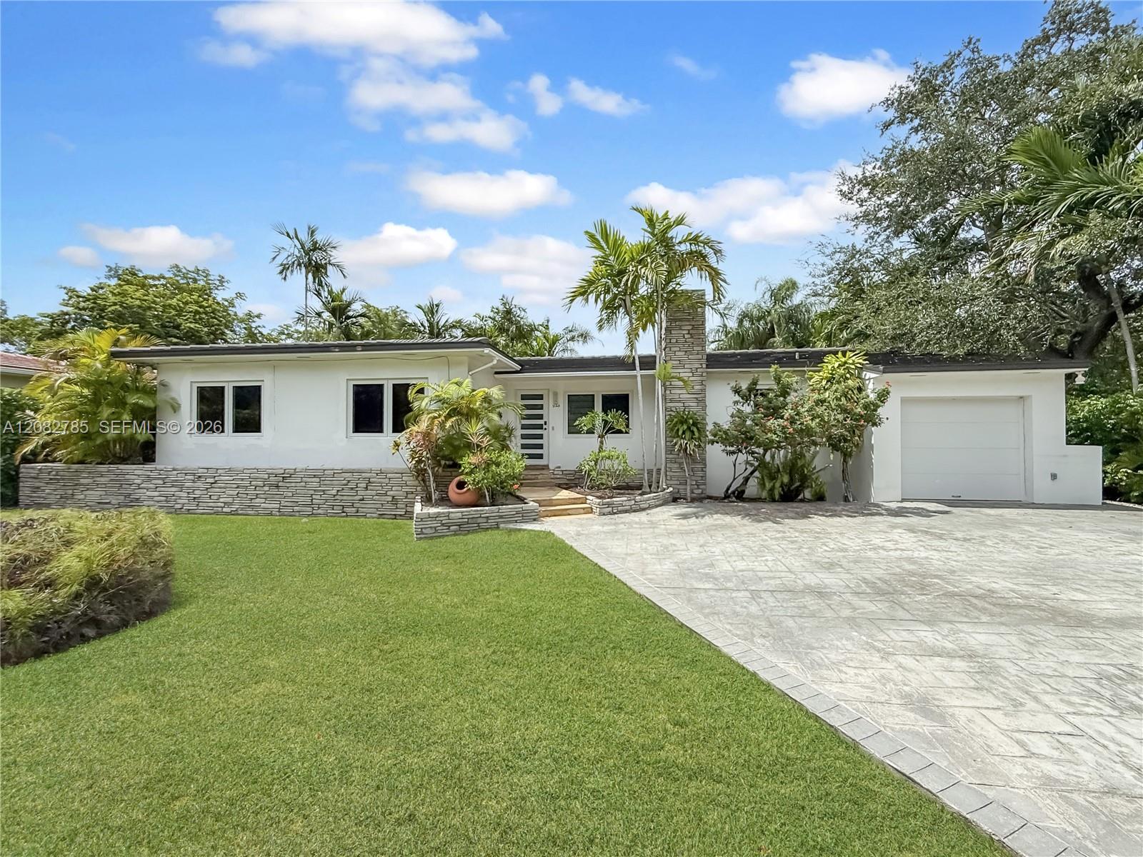 3128 Coconut Grove Dr — Photo 2