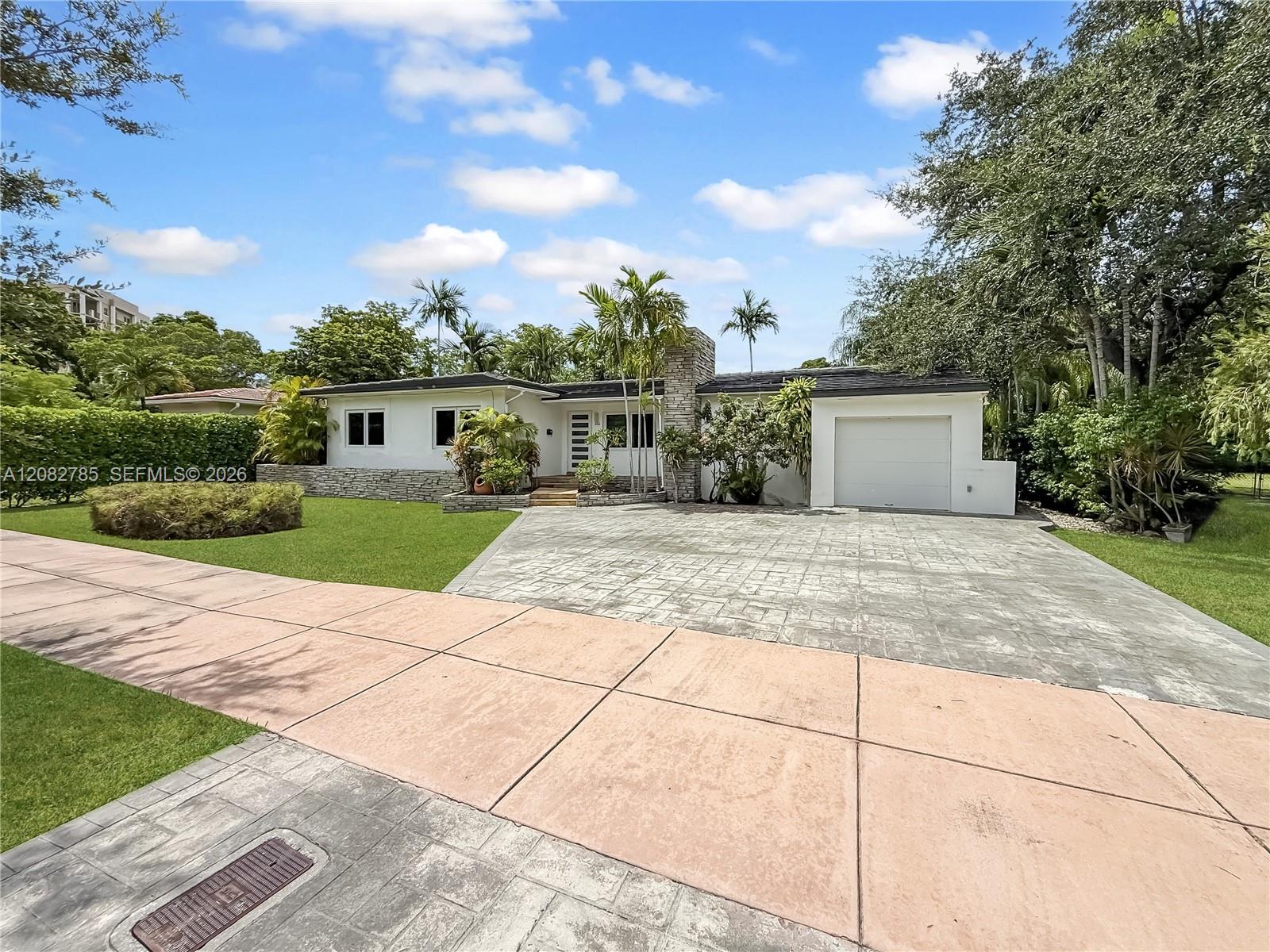 3128 Coconut Grove Dr — Photo 3