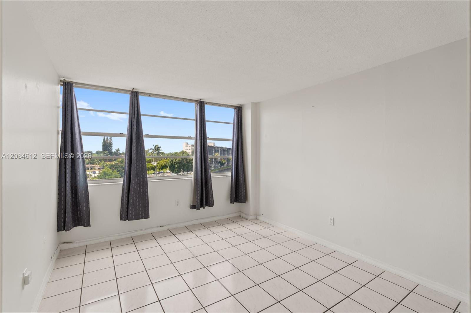 1301 NE Miami Gardens Dr # 505W — Photo 2