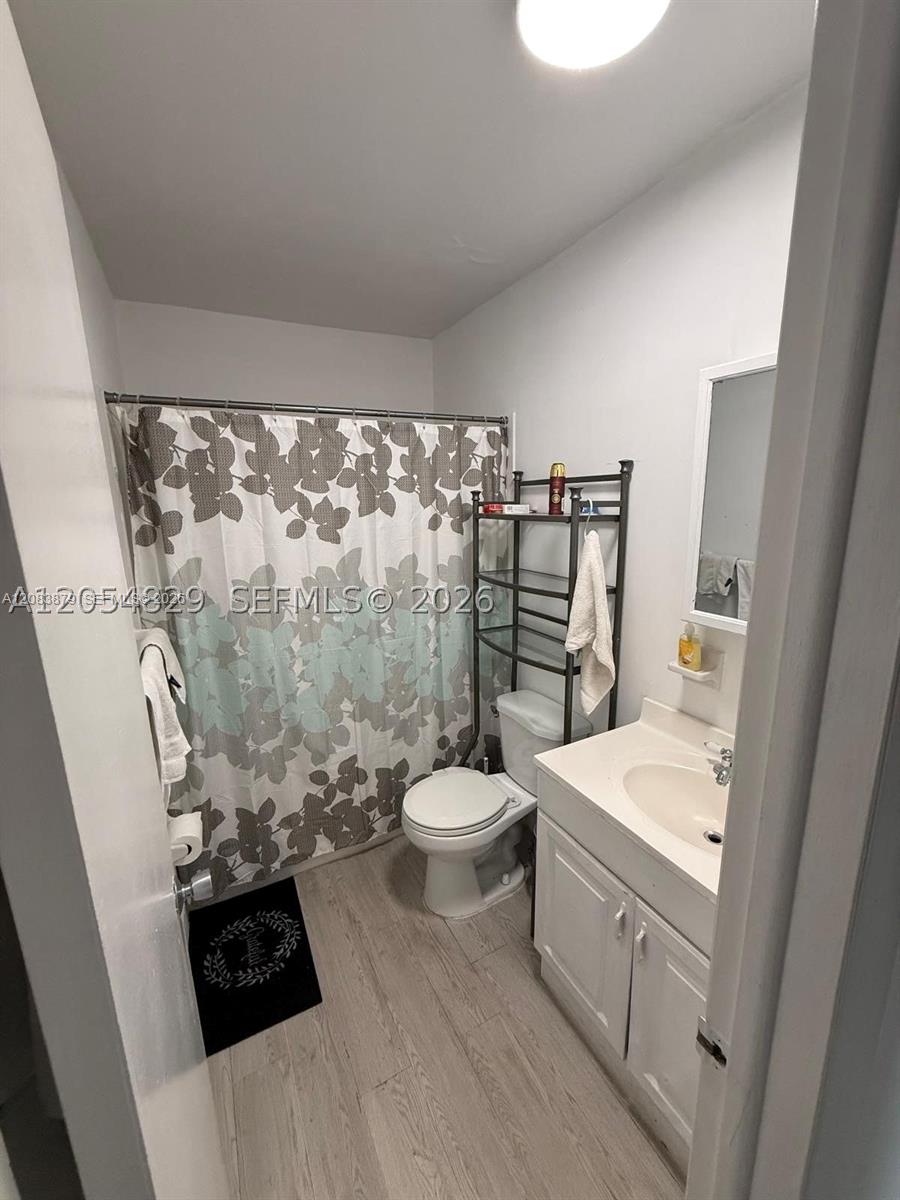 3536 NE 168th St # 403 — Photo 3
