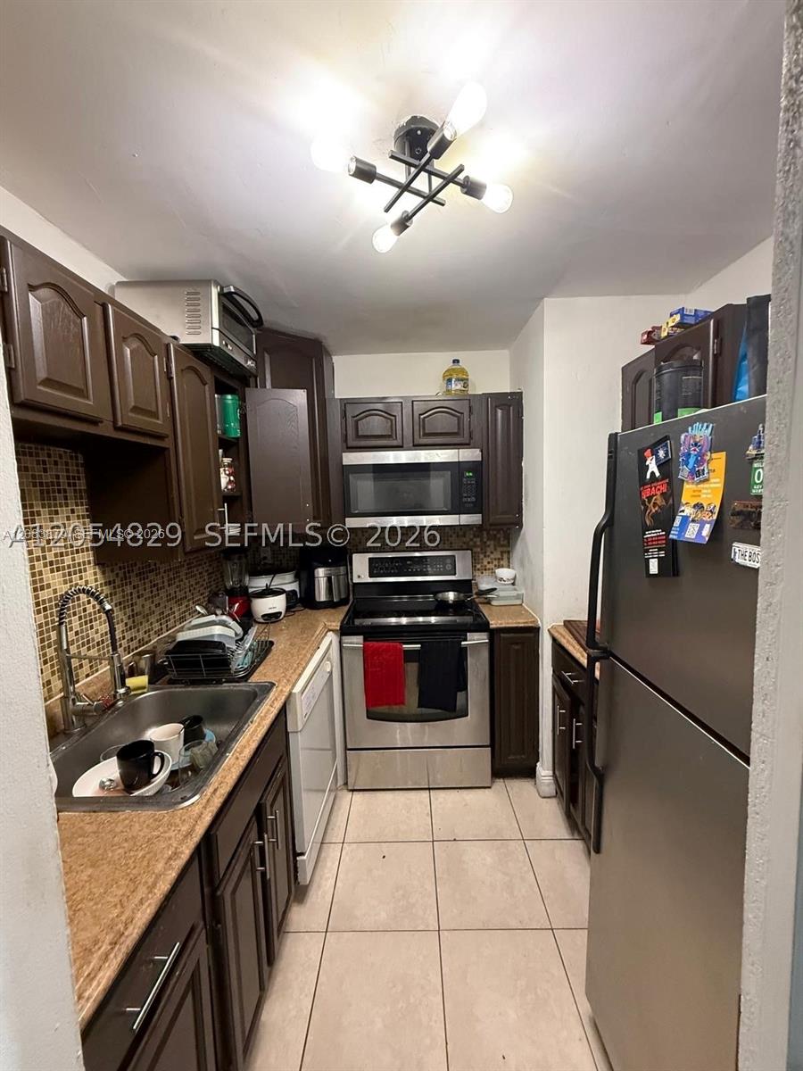 3536 NE 168th St # 403 — Photo 5
