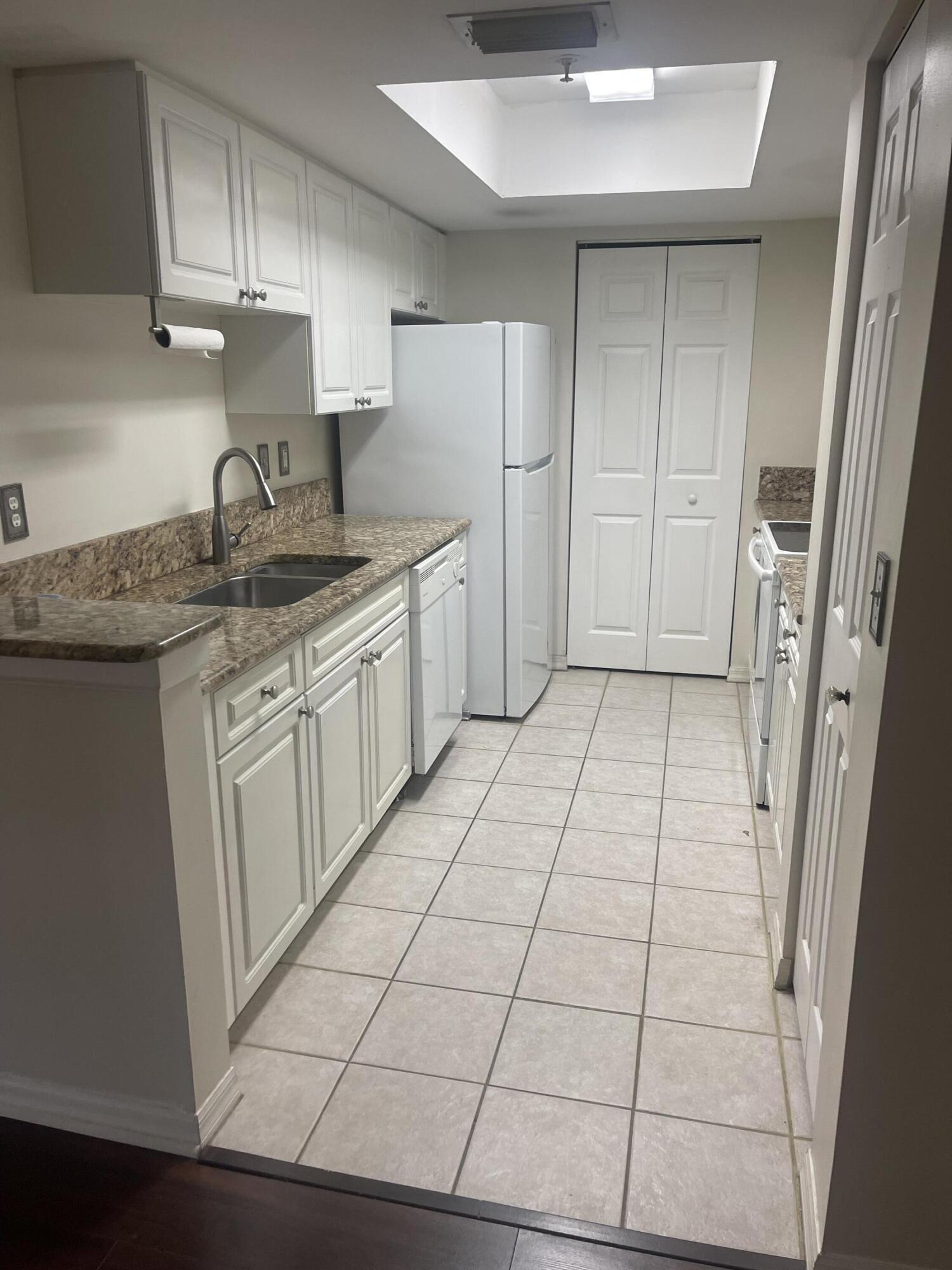 400 N Crestwood Ct Court N # 417, Royal Palm Beach FL 33411