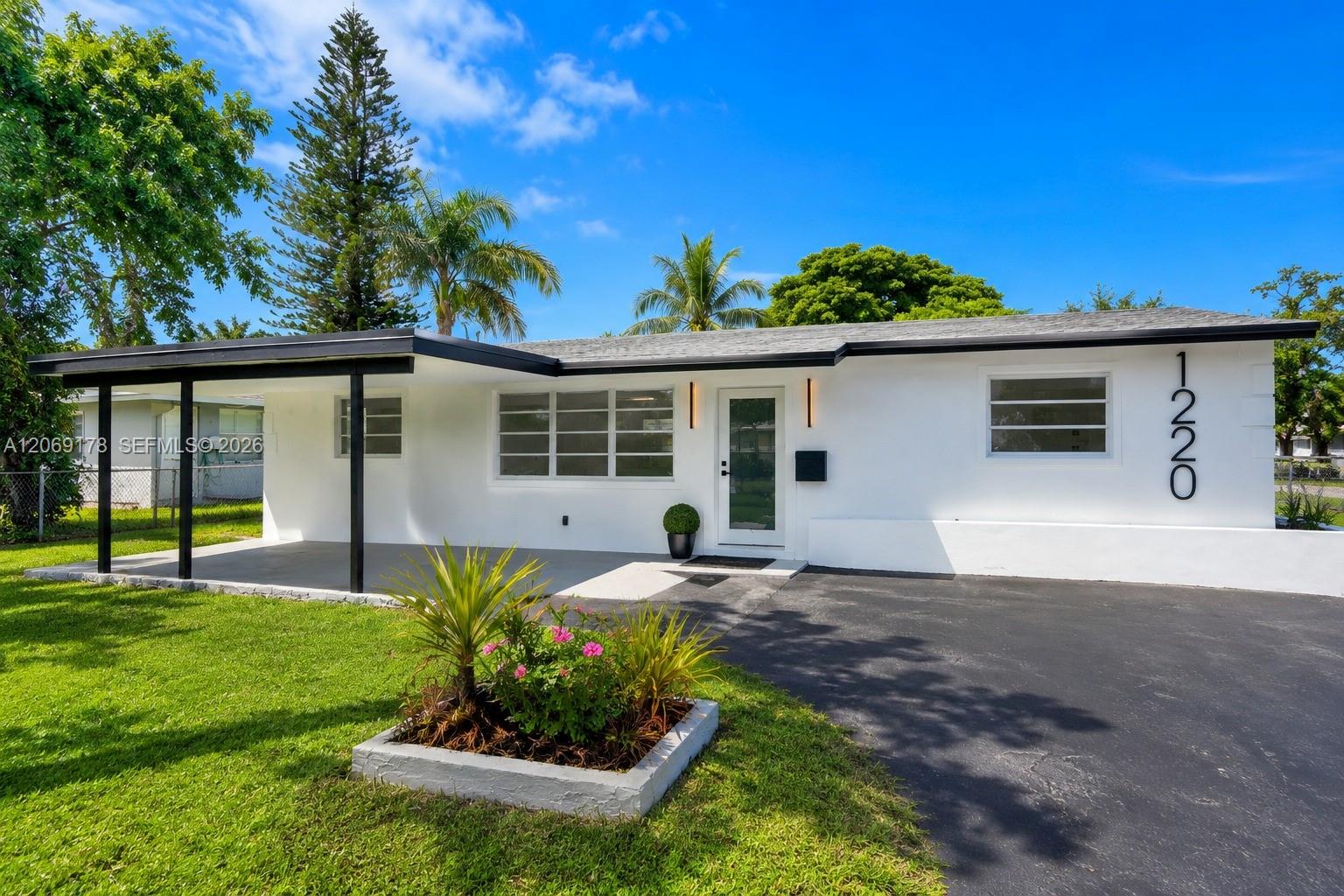 1220 NE 8th St, Pompano Beach FL 33060