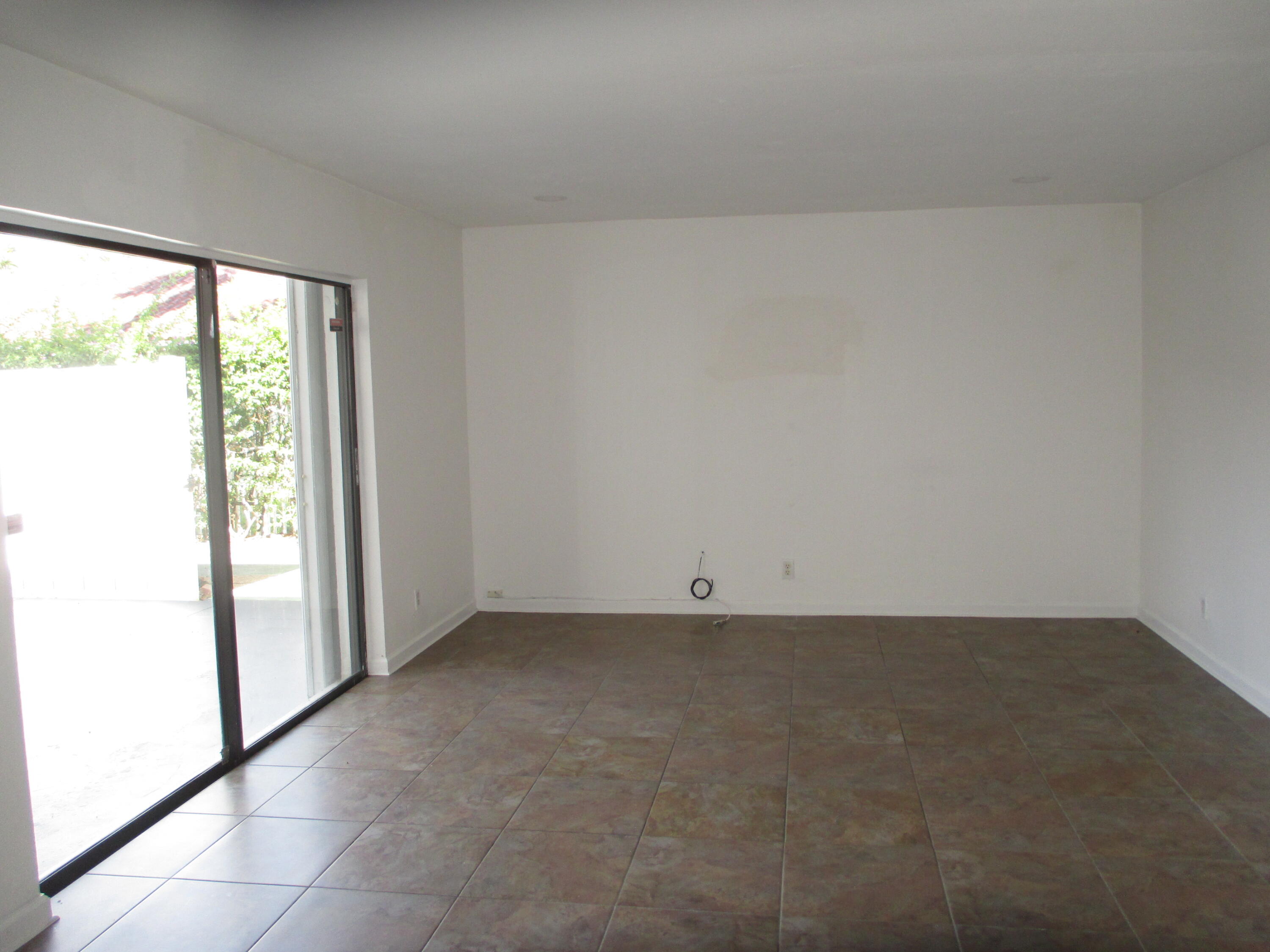 1437 PRINCETON Lane — Photo 4