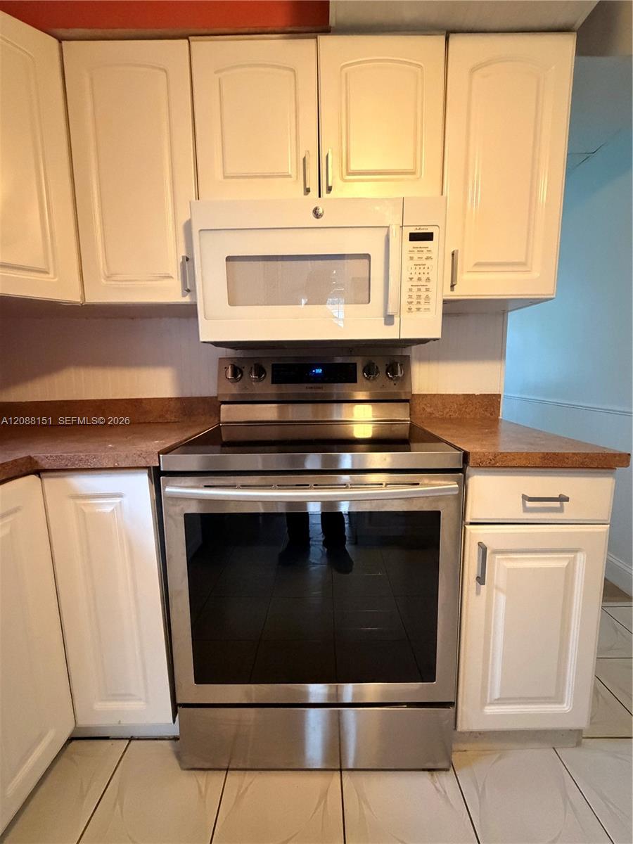 371 SW 67th Ter — Photo 5