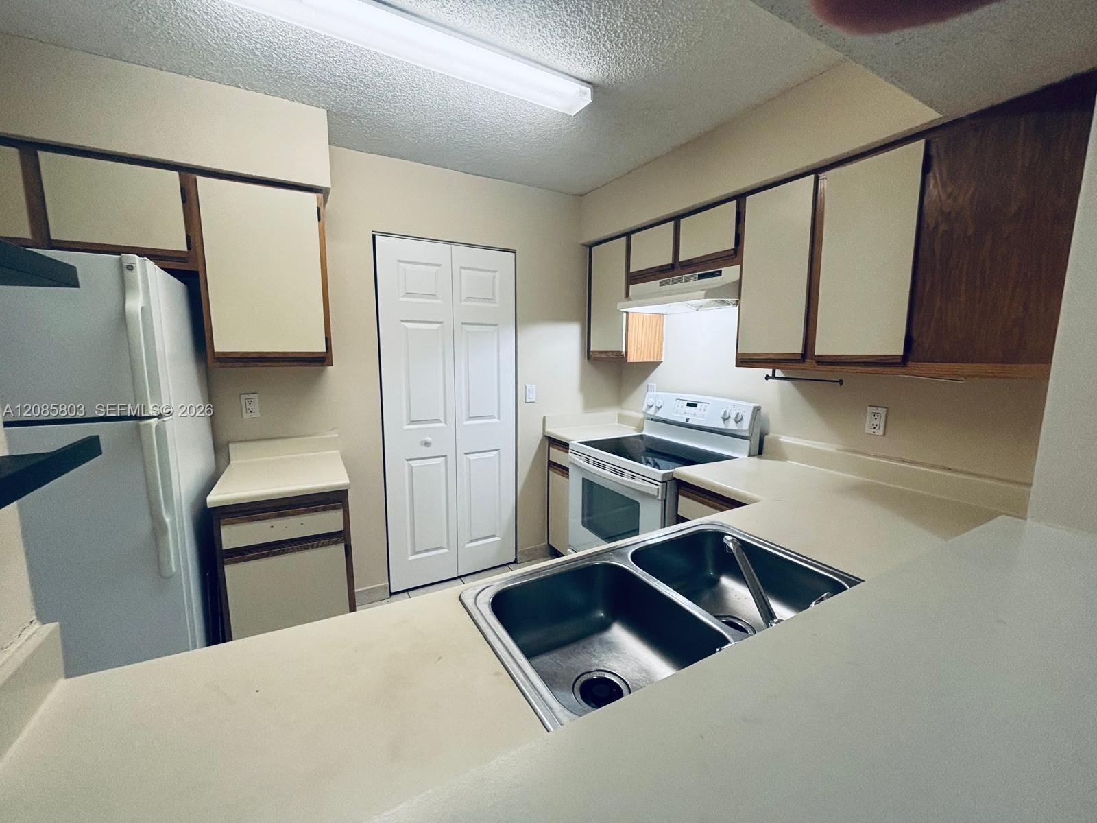 1245 SW 46th Ave # 1201 — Photo 4