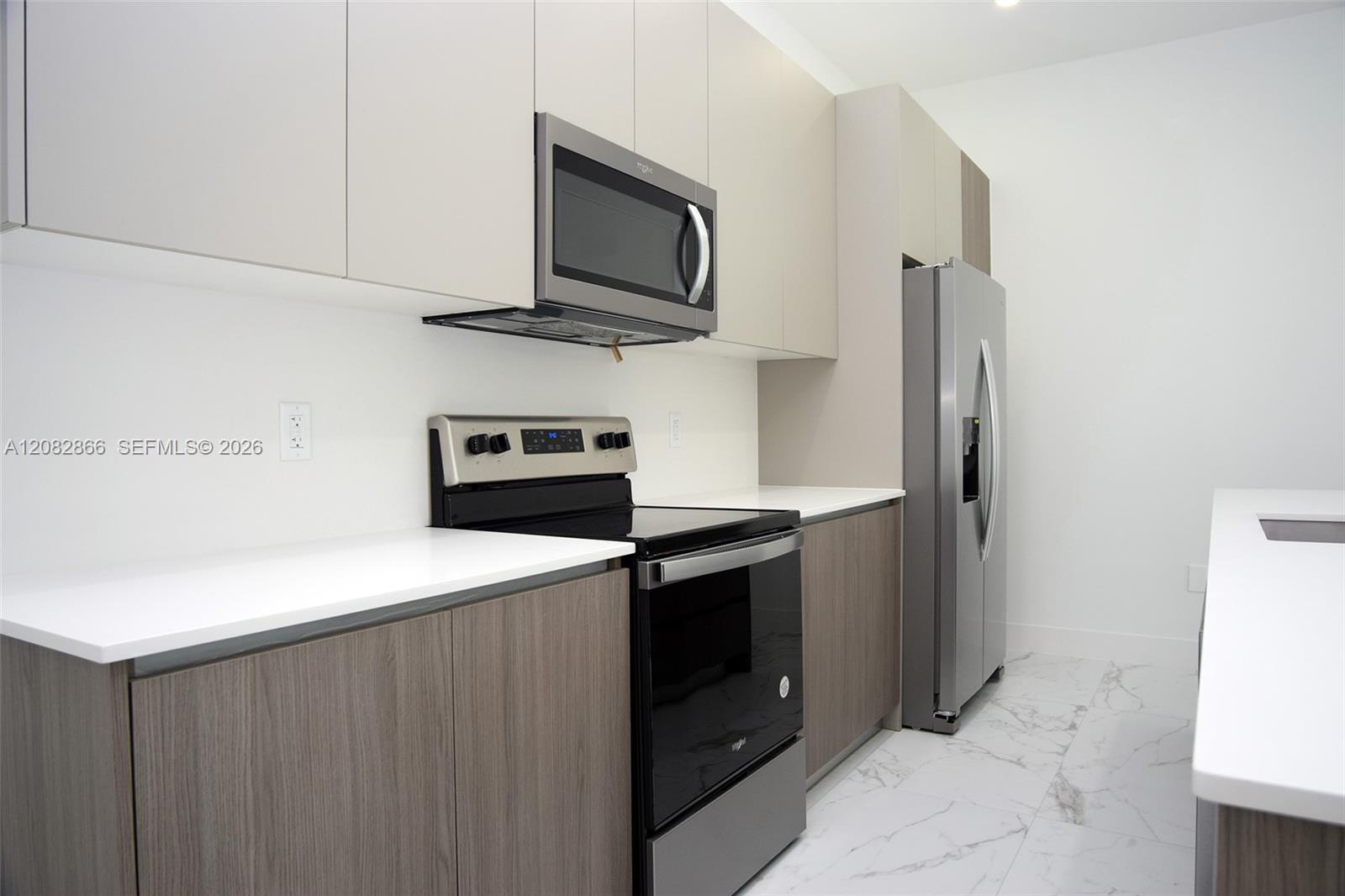 4218 NE 7th Terrace # 4 — Photo 2