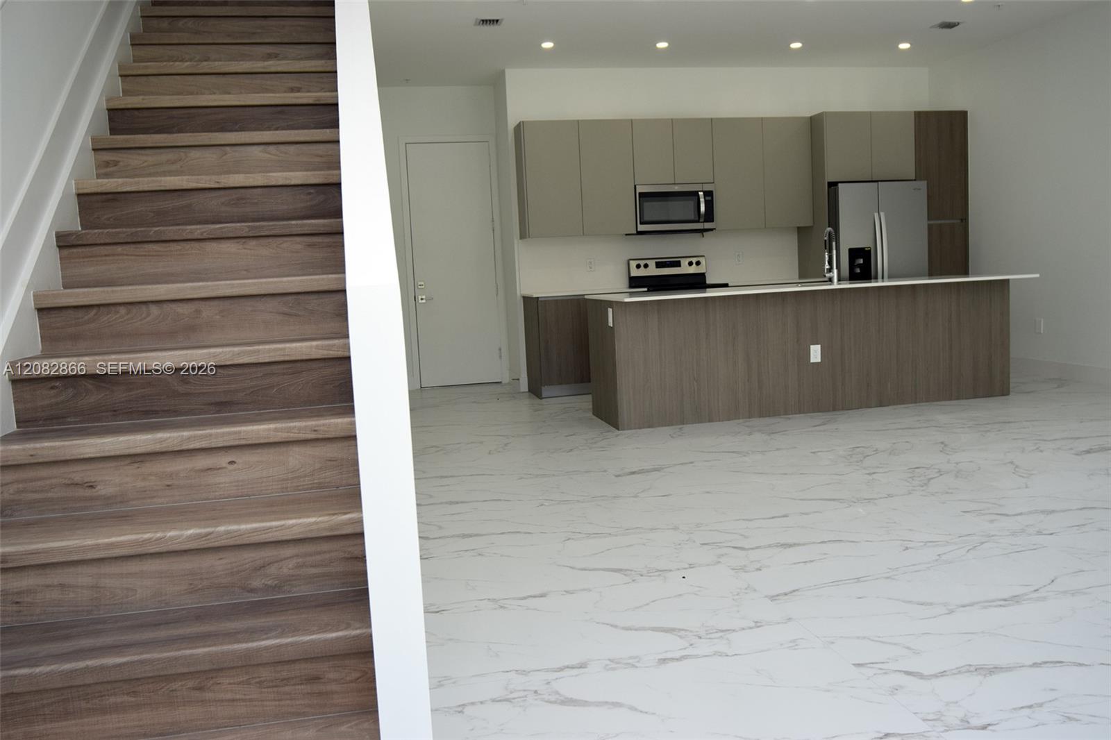 4218 NE 7th Terrace # 4 — Photo 3