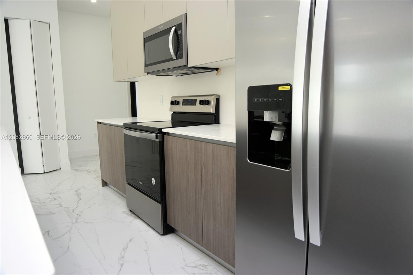 4218 NE 7th Terrace # 4 — Photo 4
