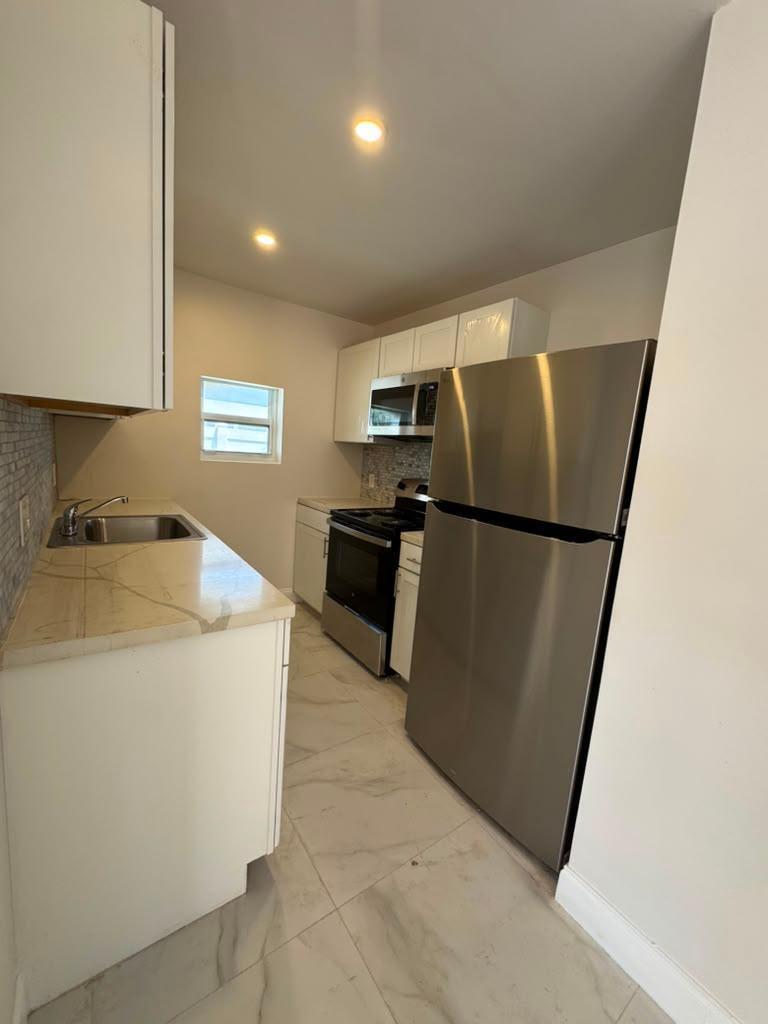 999 S RIVERSIDE Drive # 104 — Photo 3
