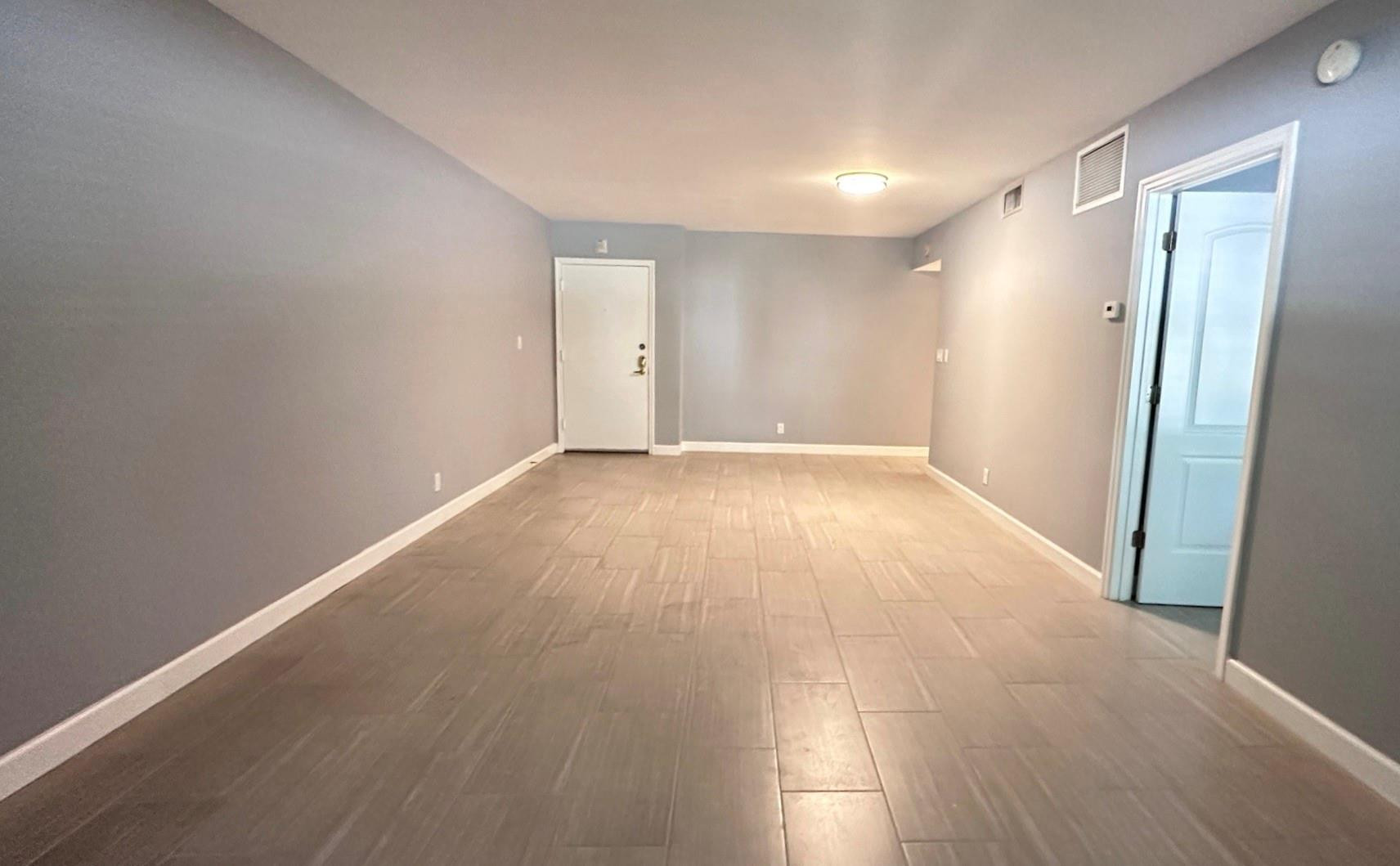 1950 N ANDREWS Avenue # 109D — Photo 2