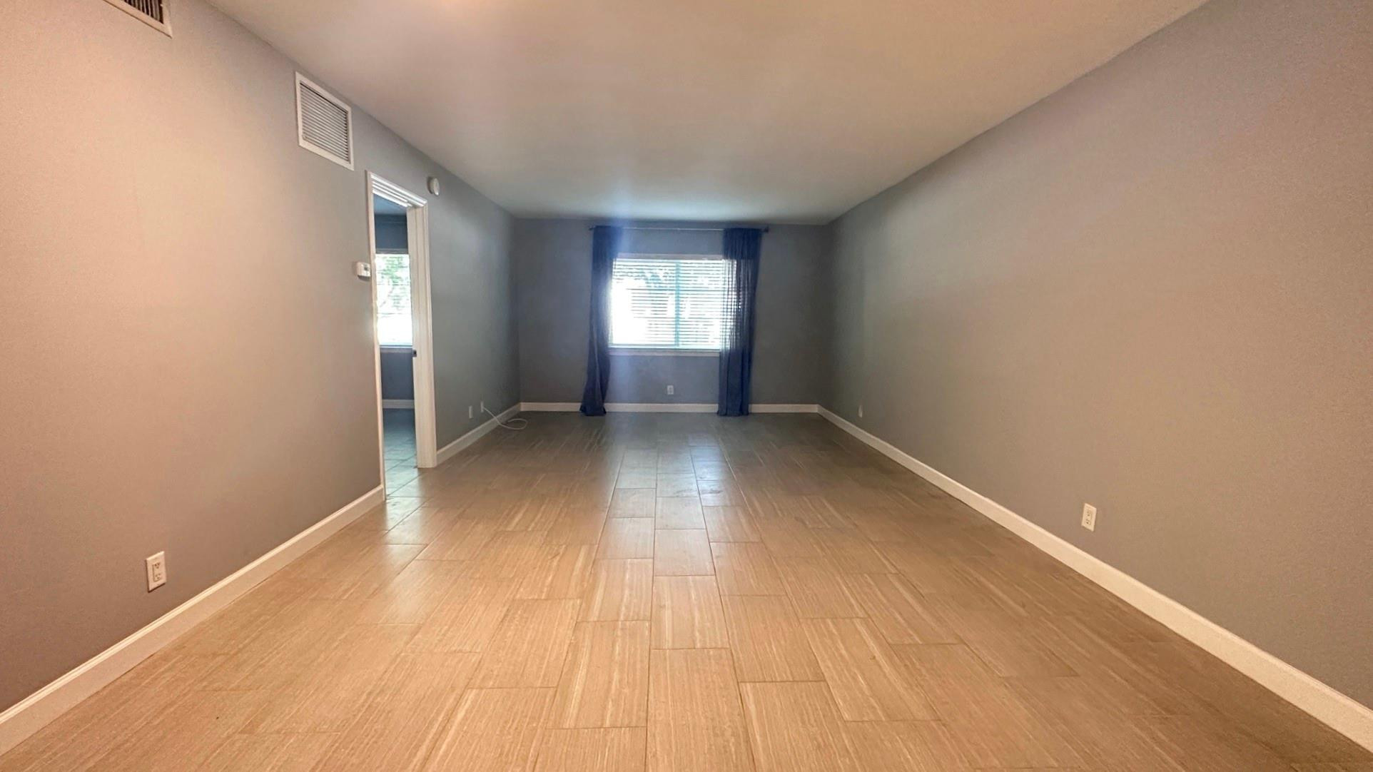 1950 N ANDREWS Avenue # 109D — Photo 3