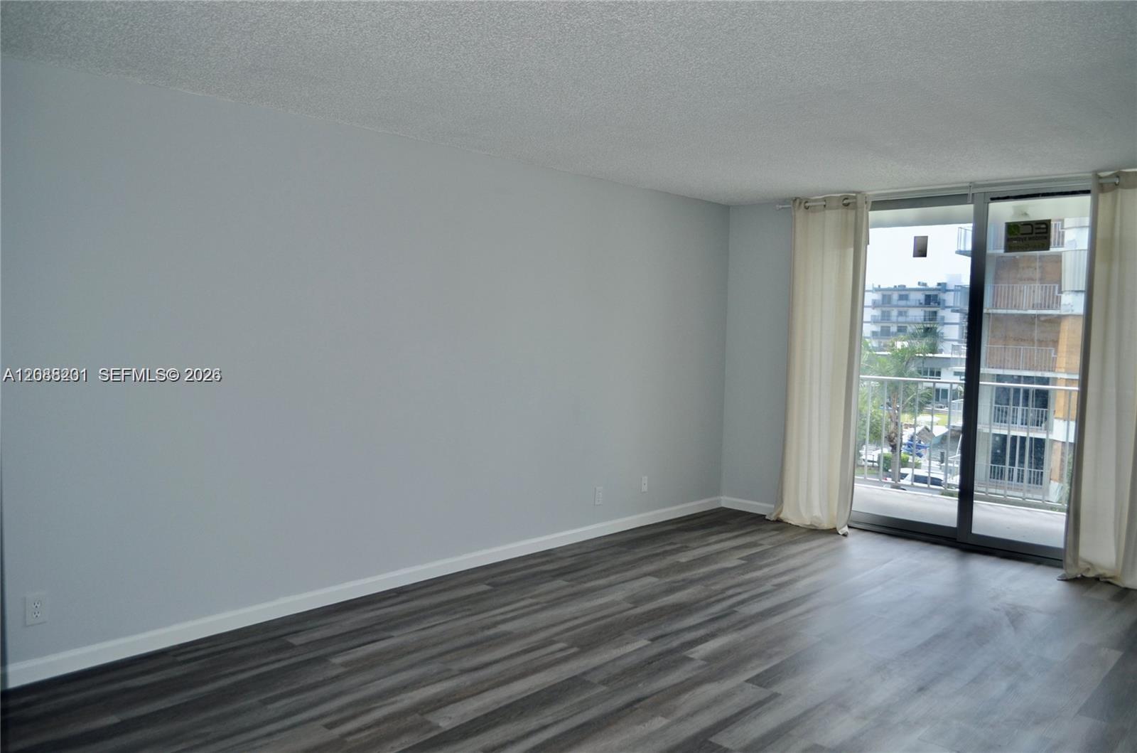 16570 NE 26th Ave # 4D — Photo 4